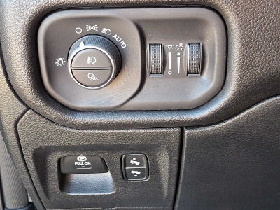 2025 RAM 1500 Big Horn Crew Cab 4x4 5'7" Box