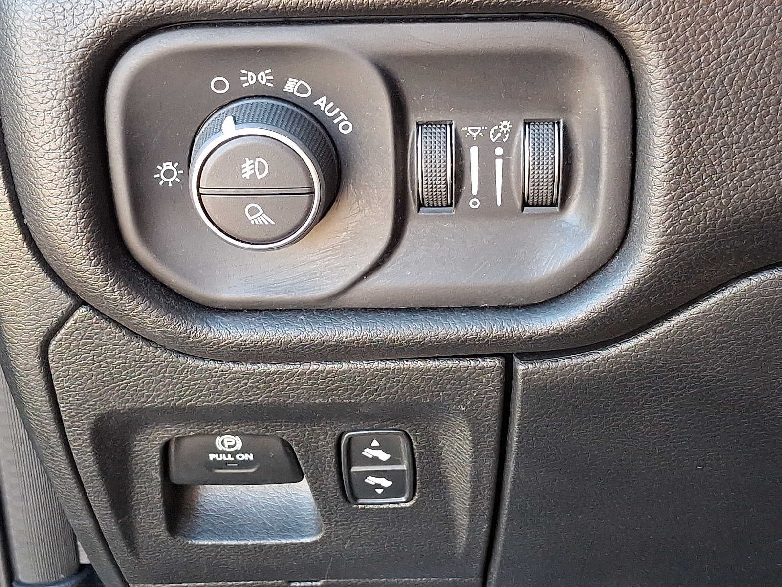 2025 RAM 1500 Big Horn Crew Cab 4x4 5'7" Box