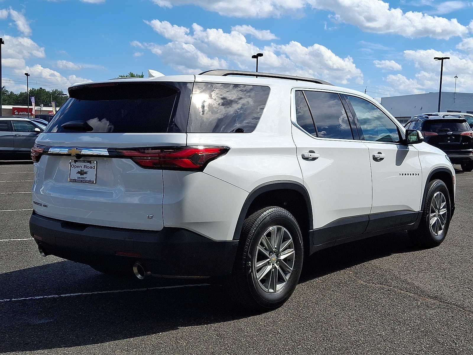 2023 Chevrolet Traverse LT Cloth