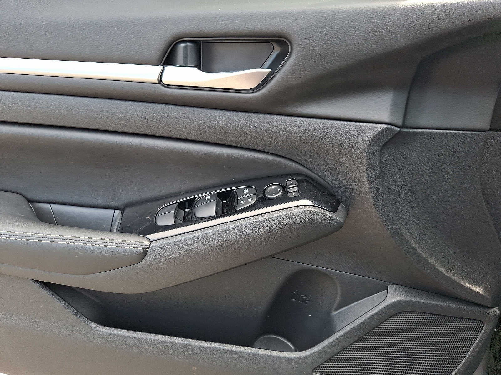 2024 Nissan Altima SL FWD