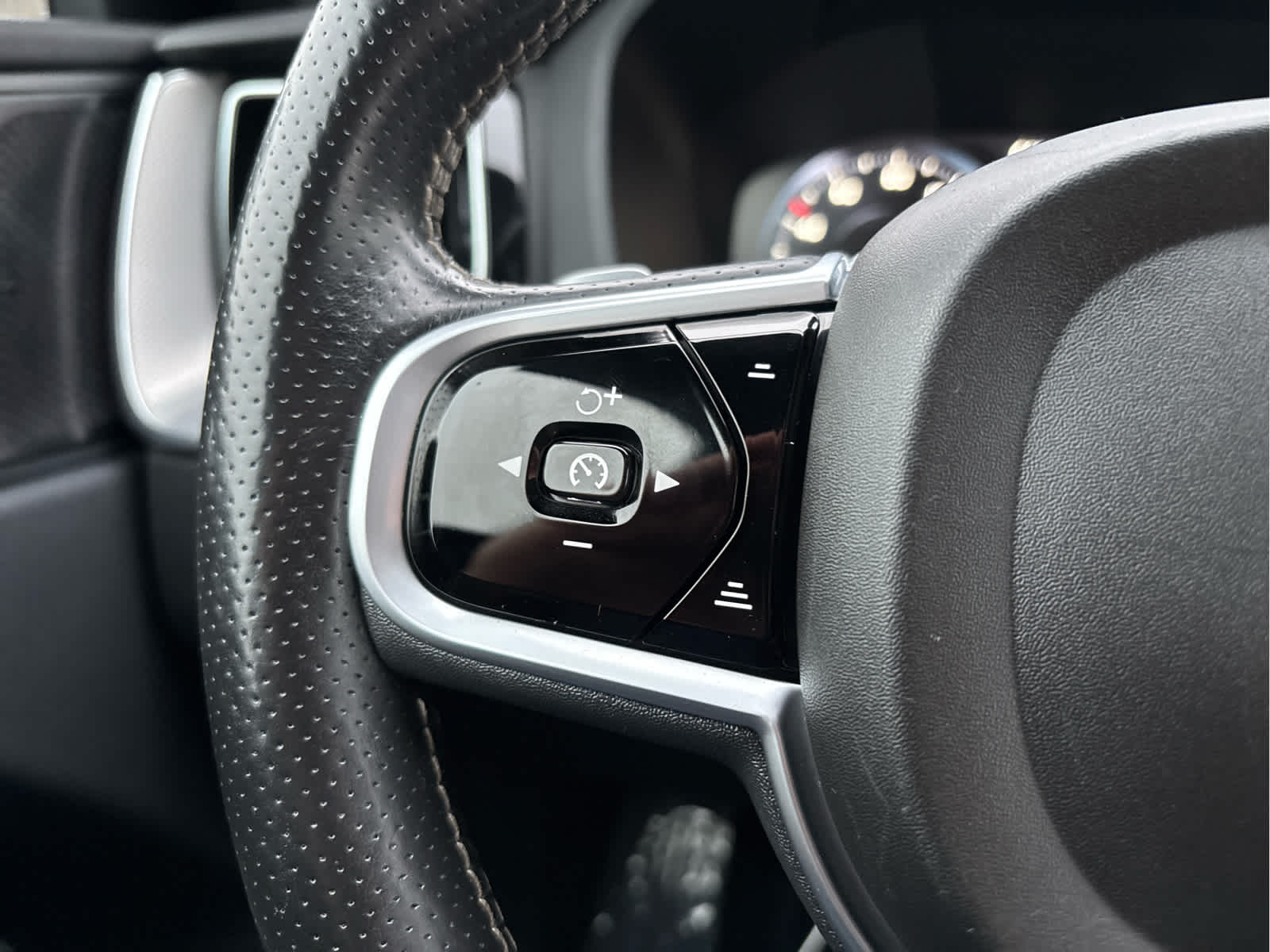 2019 Volvo XC60 R-Design