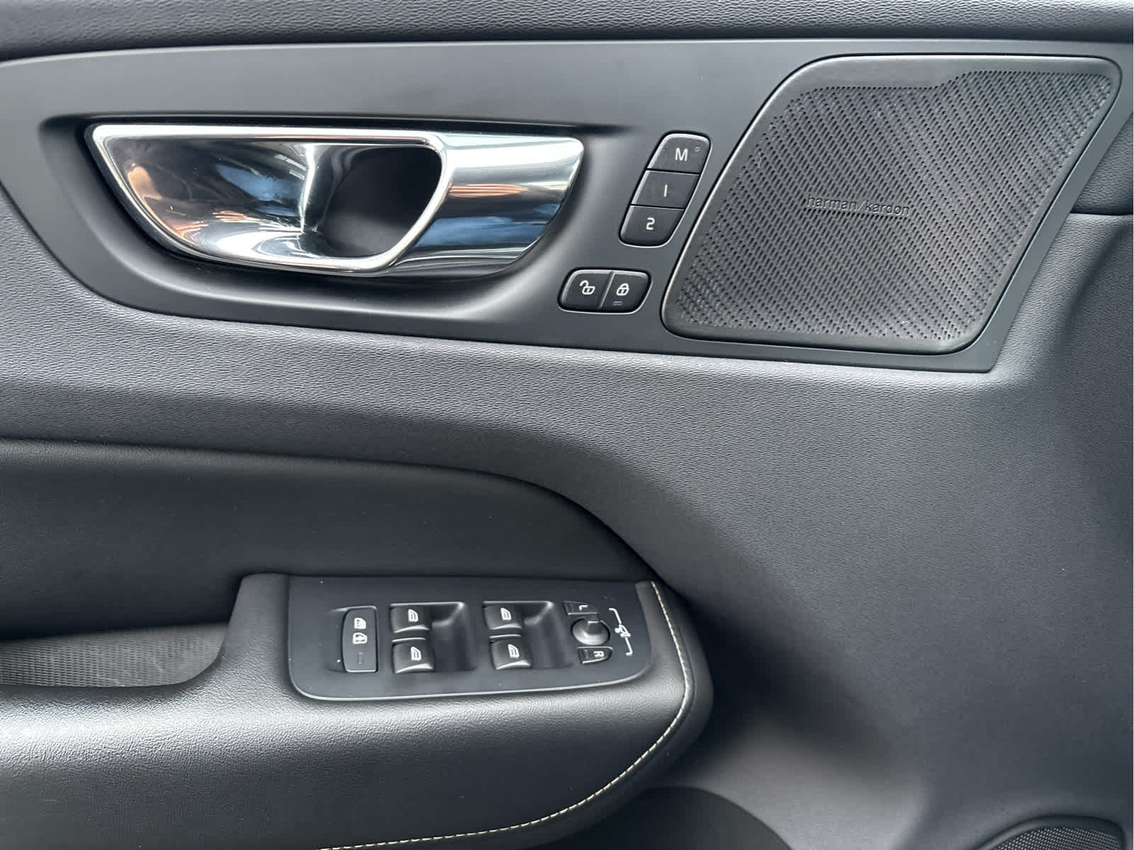 2019 Volvo XC60 R-Design