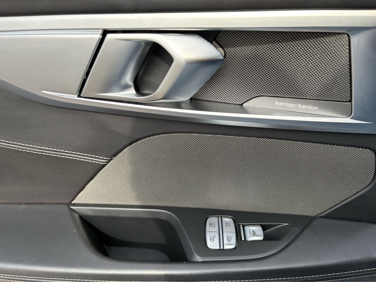 2023 BMW 8 Series 840i